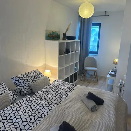 Am Hochseilgarten لونه